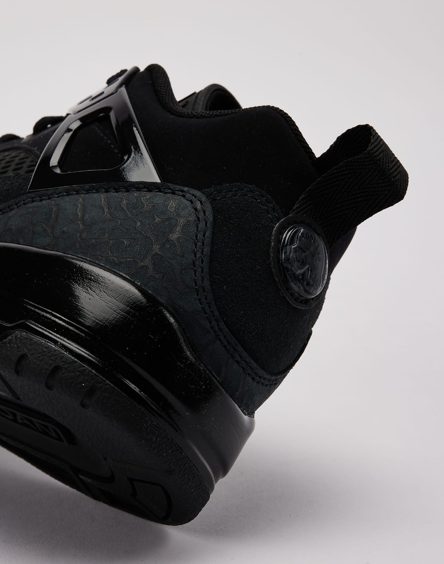 Jordan Spizike Low Grade-School
