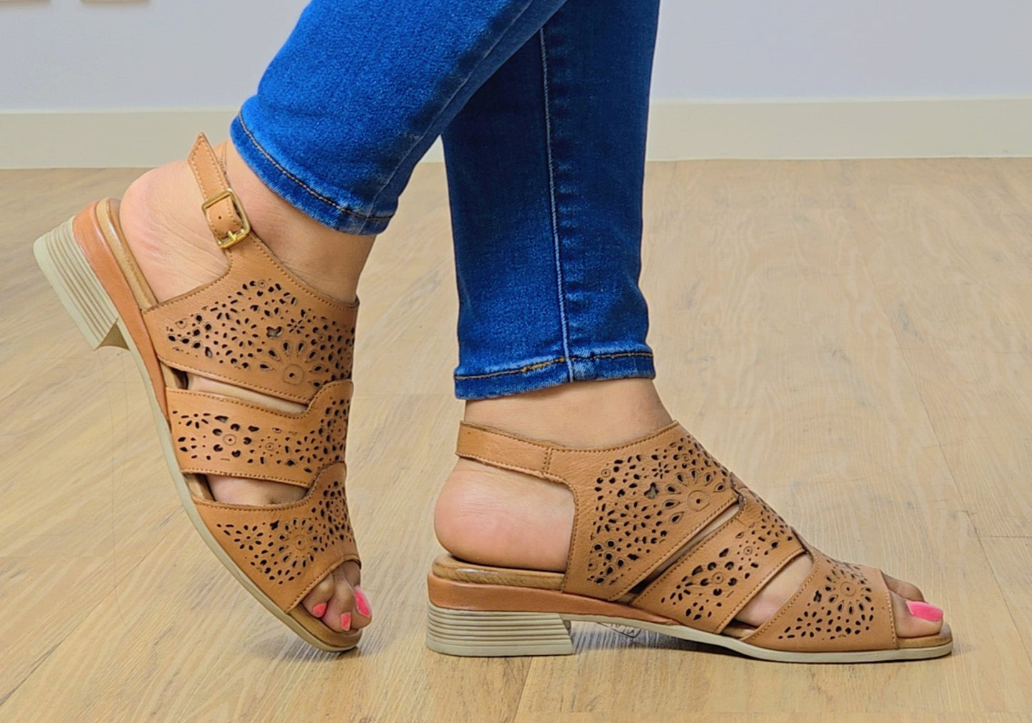 Orizonte Lotusloop Womens Comfort European Leather Low Heel Sandals