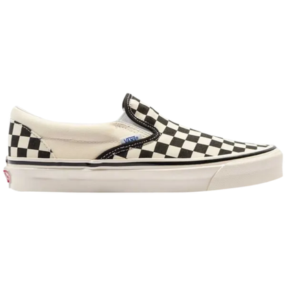 Vans Mens White Classic Slip-On 98 DX Sneakers, VN0A3JEXPU1