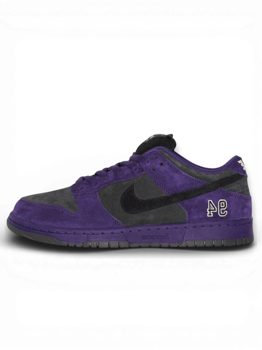 Supreme® Nike SB Dunk Low Ink