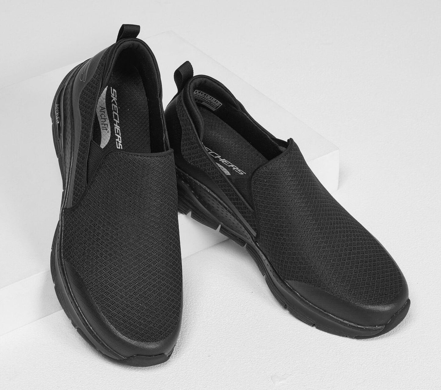 Mens Wide Fit Skechers SK232043WW Arch Fit Banlin Walking Trainers