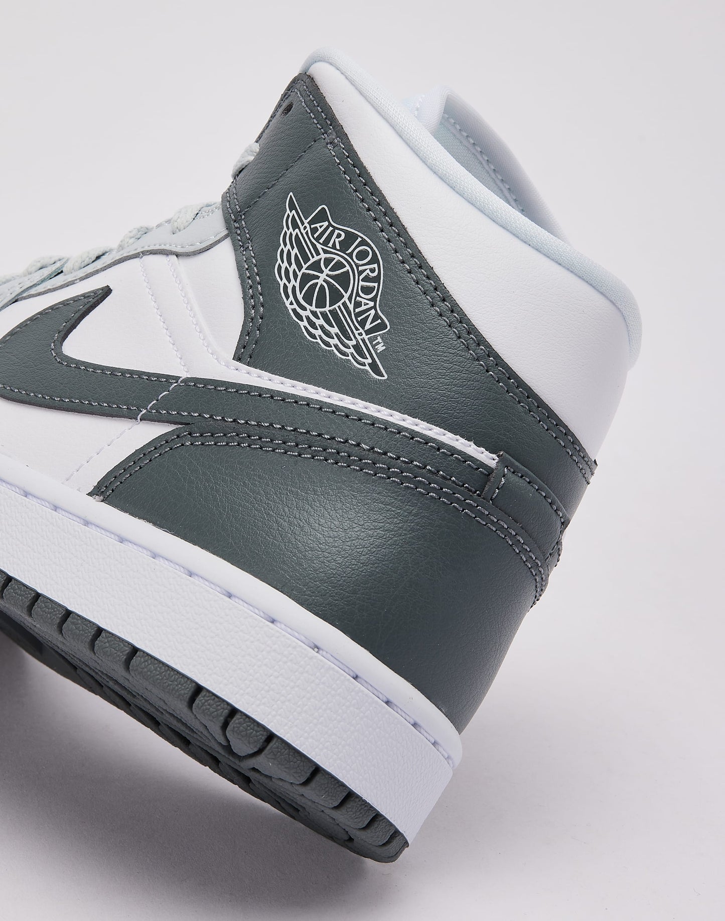 Jordan Air Jordan 1 Mid