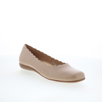 Trotters Sabine T2255-130 Womens Beige Leather Slip On Ballet Flats Shoes